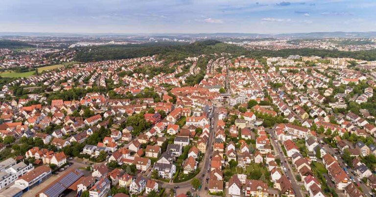 Eine Stadt aus der Vogelperspektive - Immobilienpreise