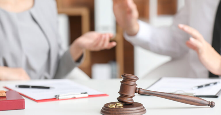 Judge's gavel on table in office. Concept of divorce; Scheidung